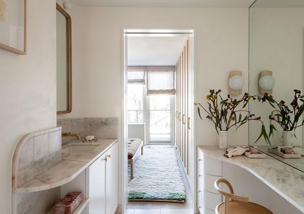 Модернистские нотки в интерьерах красочной квартиры в нью-йорке Модернистские нотки в интерьерах красочной квартиры в нью-йорке