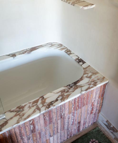 Модернистские нотки в интерьерах красочной квартиры в нью-йорке Модернистские нотки в интерьерах красочной квартиры в нью-йорке