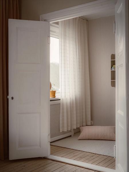 Скандинавский интерьер, в котором тон задаёт рыжий диван (70 кв. М) Скандинавский интерьер, в котором тон задаёт рыжий диван (70 кв. М)