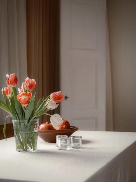 Скандинавский интерьер, в котором тон задаёт рыжий диван (70 кв. М) Скандинавский интерьер, в котором тон задаёт рыжий диван (70 кв. М)