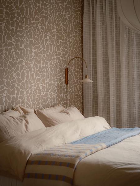 Скандинавский интерьер, в котором тон задаёт рыжий диван (70 кв. М) Скандинавский интерьер, в котором тон задаёт рыжий диван (70 кв. М)