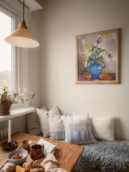 Скандинавский интерьер, в котором тон задаёт рыжий диван (70 кв. М) Скандинавский интерьер, в котором тон задаёт рыжий диван (70 кв. М)