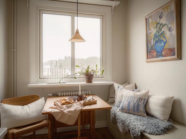 Скандинавский интерьер, в котором тон задаёт рыжий диван (70 кв. М) Скандинавский интерьер, в котором тон задаёт рыжий диван (70 кв. М)