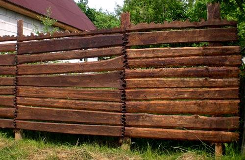 Строительство забора из горбыля Строительство забора из горбыля