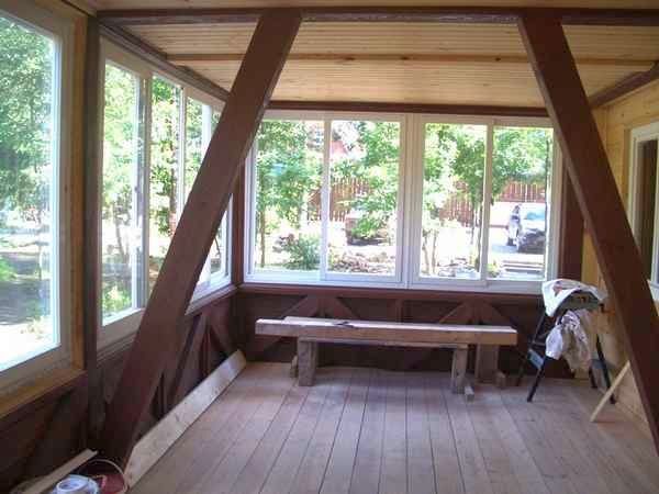 Как пристроить  веранду к дачному домику и остеклить