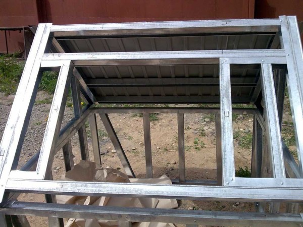 Оформление колодца: колодезный домик (открытый и закрытый) Оформление колодца: колодезный домик (открытый и закрытый)