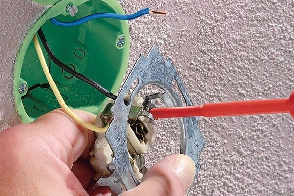 Как установить выключатель света: пошаговые инструкции для подключения типовых выключателей Как установить выключатель света: пошаговые инструкции для подключения типовых выключателей