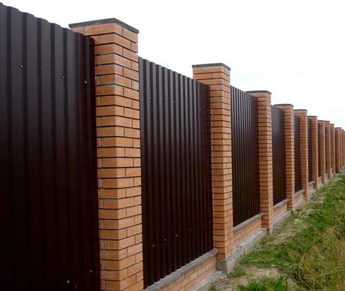 Комбинированные заборы для загородных домов Комбинированные заборы для загородных домов