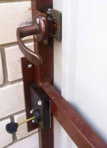 Как правильно врезать замок в калитку из профнастила Как правильно врезать замок в калитку из профнастила