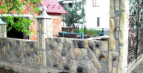 Строительство забора из бутового камня Строительство забора из бутового камня