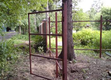 Установка калитки из профильной трубы Установка калитки из профильной трубы