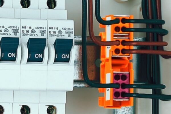 Клеммы для соединения проводов: какие клеммники лучше и как с ними работать