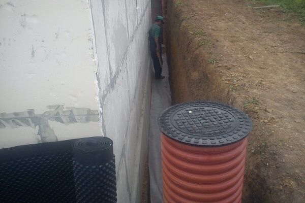 Устройство дренажа вокруг дома: проектирование и обустройство дренажной системы своими руками