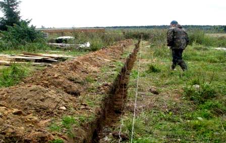 Строительство забора из необрезной доски Строительство забора из необрезной доски