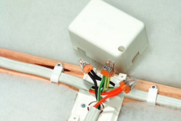 Клеммы для соединения проводов: какие клеммники лучше и как с ними работать