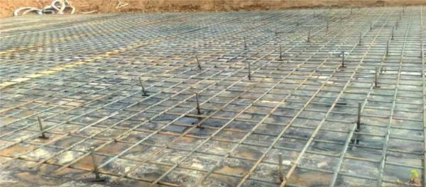 Фундамент в виде железобетонный плиты Фундамент в виде железобетонный плиты