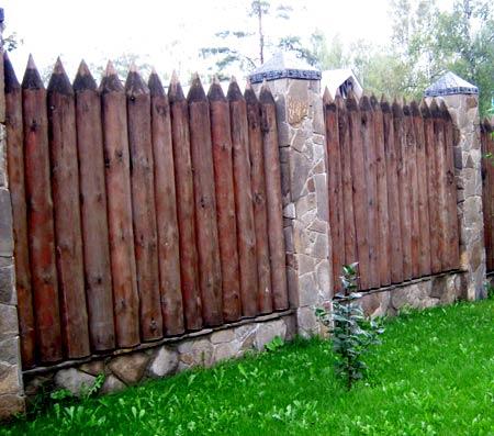 Забор частокол из бревен Забор частокол из бревен