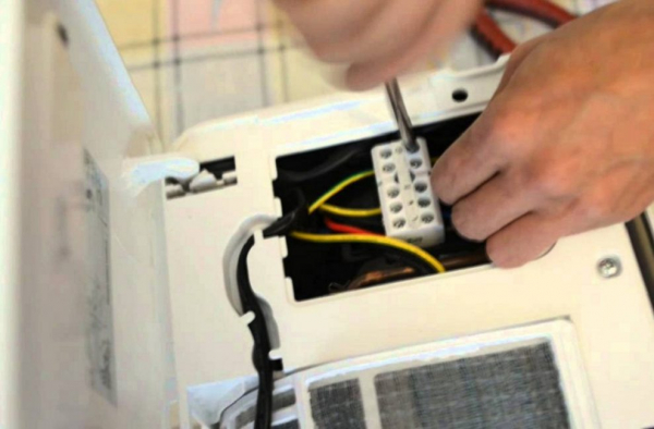 Установка кондиционера своими руками: подробный инструктаж по монтажу наружного и внутреннего блока + разбор нюансов установки Установка кондиционера своими руками: подробный инструктаж по монтажу наружного и внутреннего блока + разбор нюансов установки