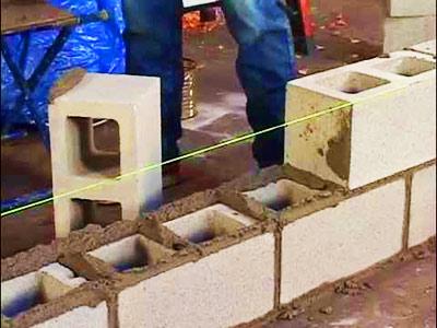 Строительство забора из французского камня Строительство забора из французского камня