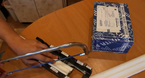 Как резать потолочный плинтус в углах: инструкция и рекомендации Как резать потолочный плинтус в углах: инструкция и рекомендации