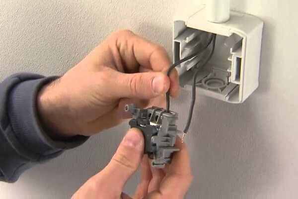 Как установить выключатель света: пошаговые инструкции для подключения типовых выключателей Как установить выключатель света: пошаговые инструкции для подключения типовых выключателей