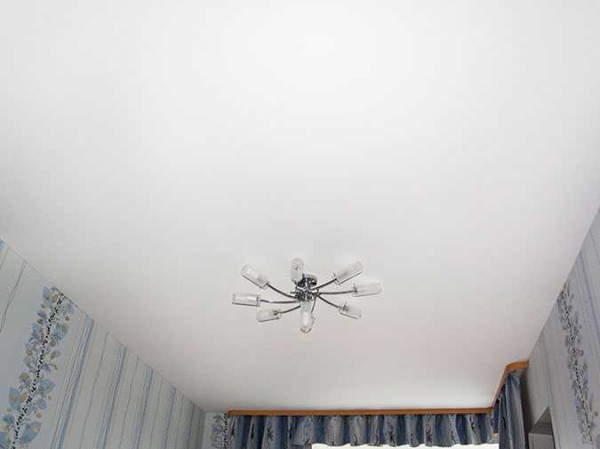 Оформление потолка: самостоятельно разрабатываем дизайн Оформление потолка: самостоятельно разрабатываем дизайн