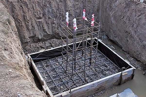 Фундамент для забора: как не закопать лишние деньги Фундамент для забора: как не закопать лишние деньги