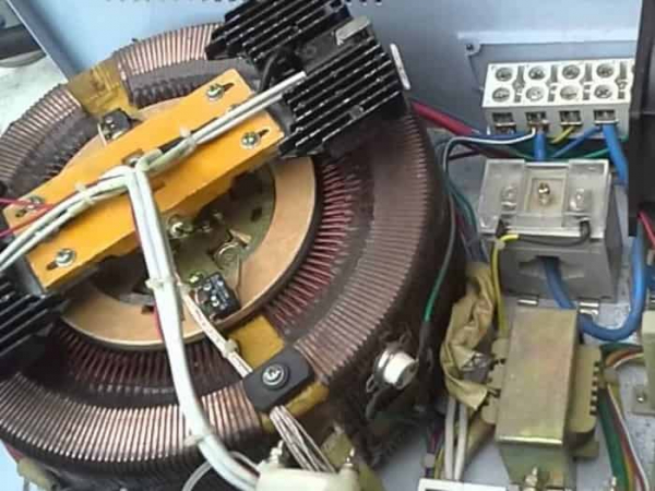 Греется стабилизатор напряжения: причины, что делать? Греется стабилизатор напряжения: причины, что делать?