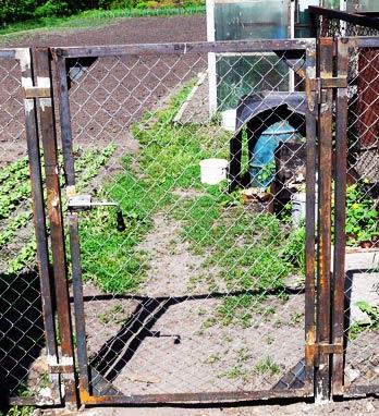 Как сделать калитку для забора из сетки-рабицы Как сделать калитку для забора из сетки-рабицы