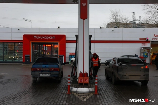Нефтяная страна осталась без топлива? В правительстве предложили закупать бензин в азии — когда закончится дефицит и что с ценами