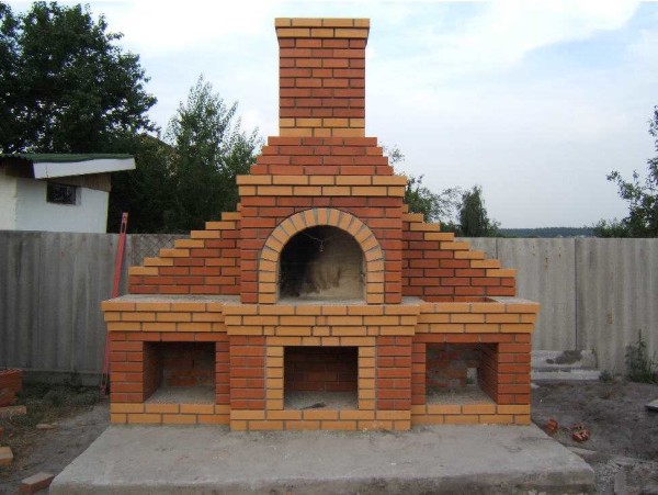 Печь-барбекю из кирпича своими руками: чертежи и порядовка Печь-барбекю из кирпича своими руками: чертежи и порядовка