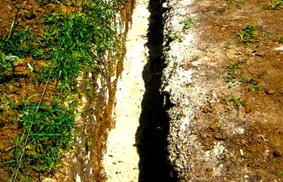 Строительство кованого забора с кирпичными столбами Строительство кованого забора с кирпичными столбами