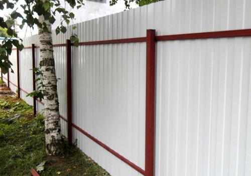 Выбор материала для забора на даче Выбор материала для забора на даче