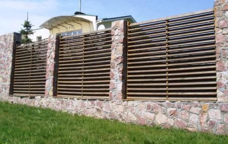 Варианты дизайна деревянного забора Варианты дизайна деревянного забора