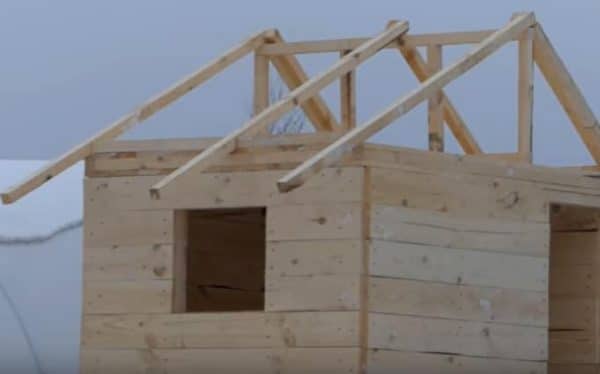 Курятник своими руками: предварительная подготовка и пошаговая инструкция изготовления Курятник своими руками: предварительная подготовка и пошаговая инструкция изготовления