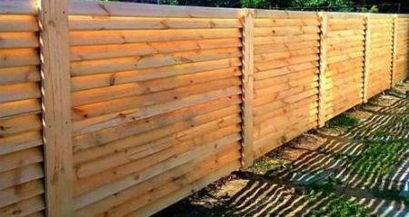 Варианты дизайна деревянного забора Варианты дизайна деревянного забора