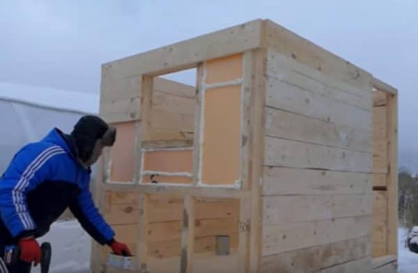 Курятник своими руками: предварительная подготовка и пошаговая инструкция изготовления Курятник своими руками: предварительная подготовка и пошаговая инструкция изготовления