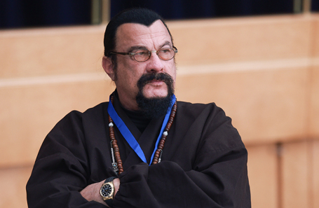 Стивен сигал продает свой особняк на рублевке Стивен сигал продает свой особняк на рублевке