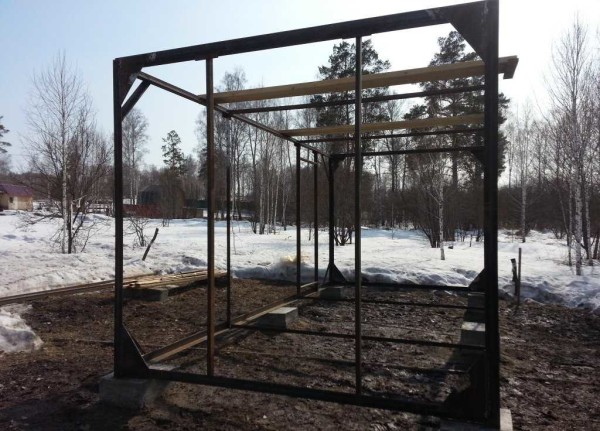 Как построить бытовку из дерева, на металлическом каркасе Как построить бытовку из дерева, на металлическом каркасе