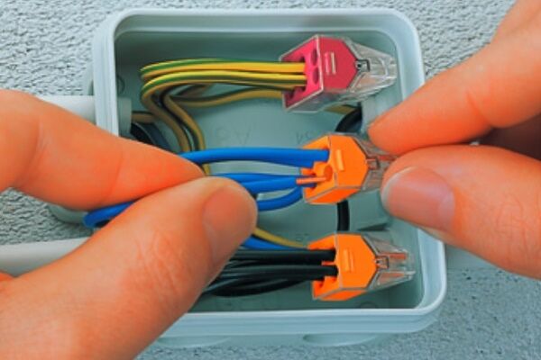 Клеммы для соединения проводов: какие клеммники лучше и как с ними работать