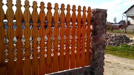 Варианты дизайна деревянного забора Варианты дизайна деревянного забора