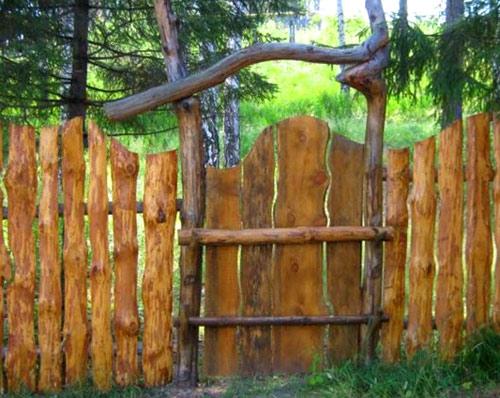 Строительство забора из горбыля Строительство забора из горбыля