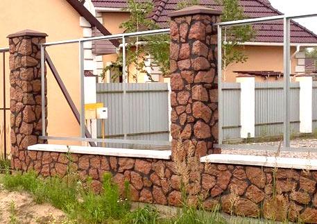 Строительство забора из бутового камня Строительство забора из бутового камня