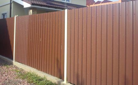 Варианты дизайна забора из профнастила Варианты дизайна забора из профнастила