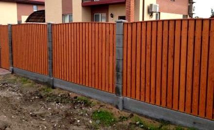 Строительство забора из лиственницы Строительство забора из лиственницы