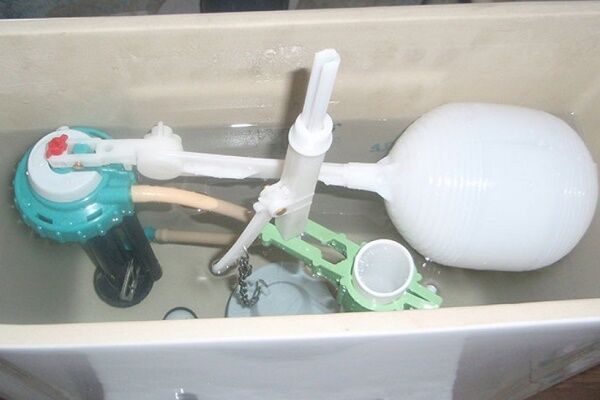 Как провести ремонт унитаза своими руками: разбор распространенных поломок Как провести ремонт унитаза своими руками: разбор распространенных поломок