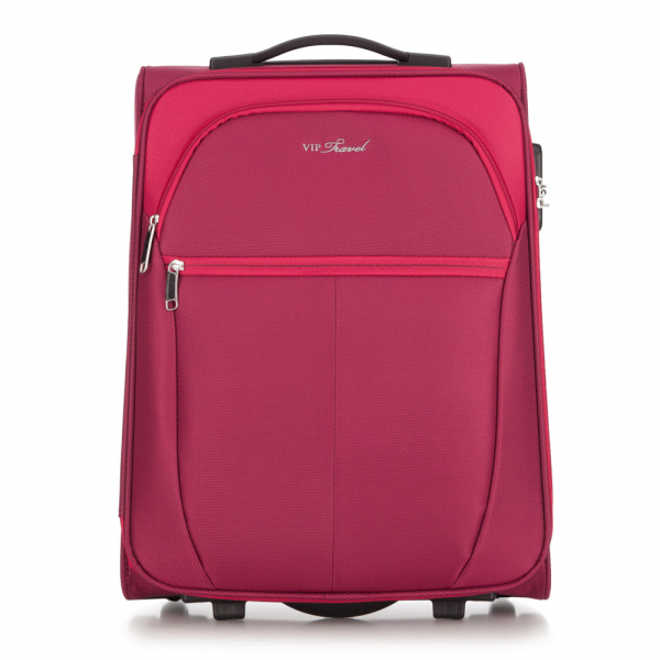 Чемодан на колесах поможет при переезде, а для туристов такая вещь абсолютно незаменима Чемодан на колесах поможет при переезде, а для туристов такая вещь абсолютно незаменима