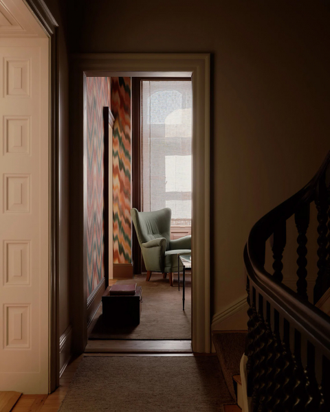 Атмосферные интерьеры нео-готического таунхауса в нью-йорке Атмосферные интерьеры нео-готического таунхауса в нью-йорке