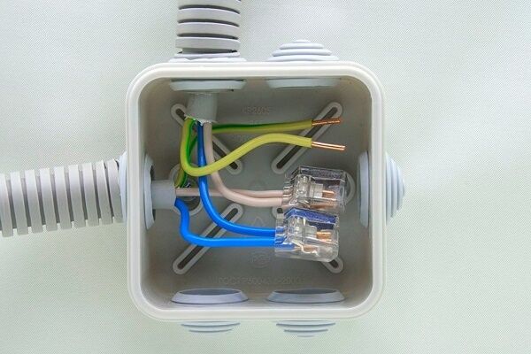 Клеммы для соединения проводов: какие клеммники лучше и как с ними работать