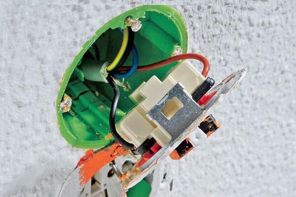 Как установить выключатель света: пошаговые инструкции для подключения типовых выключателей Как установить выключатель света: пошаговые инструкции для подключения типовых выключателей